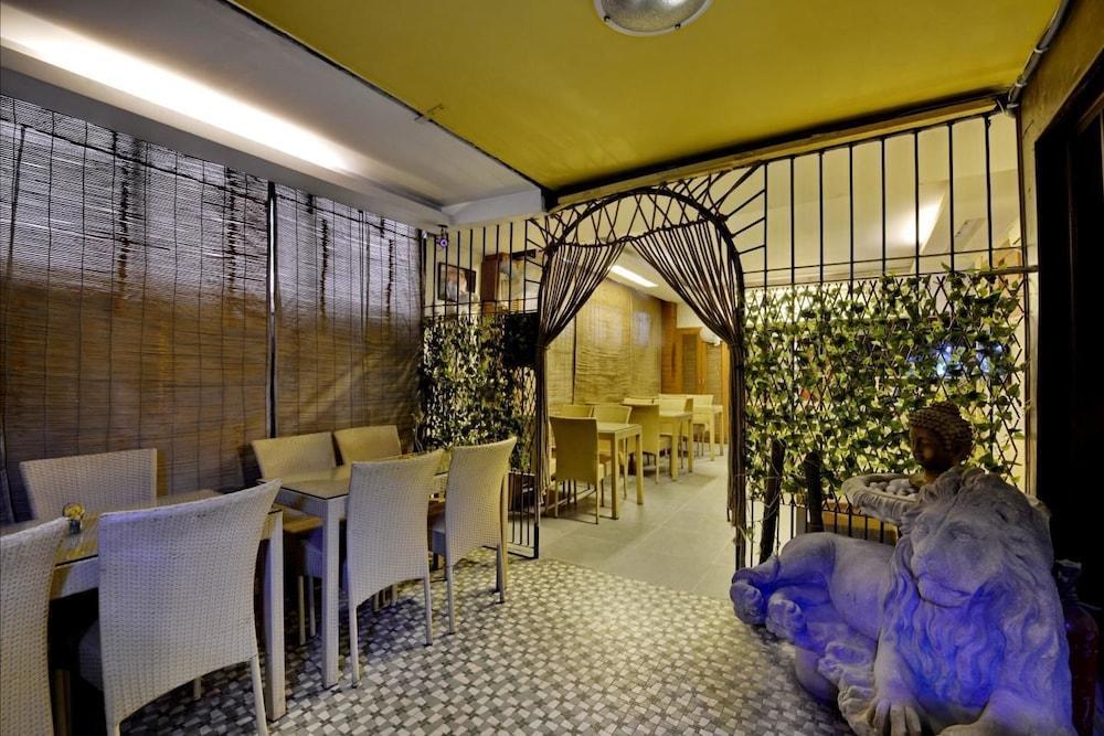 Collection O Hamilton Hotel New Delhi Exterior photo