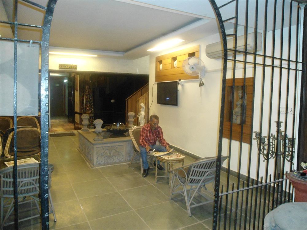 Collection O Hamilton Hotel New Delhi Exterior photo
